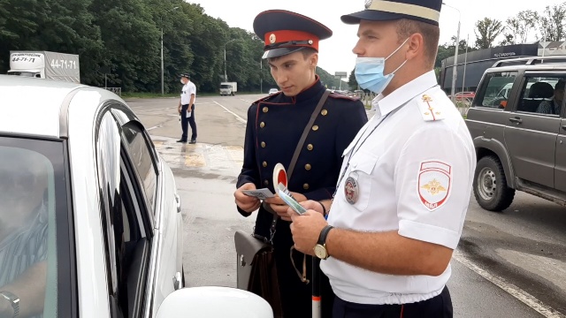 Тиктокера из Екатеринбурга в форме ГИБДД оштрафовали настоящие гаишники