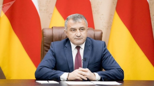 Южная Осетия намерена войти в состав России - президент республики