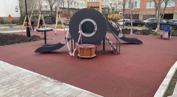 Детская площадка в форме музыкальных инструментов строится в Невинномысске