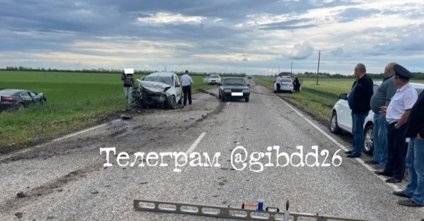 Опасный маневр на трассе стал причиной серьезной аварии вблизи Новопавловска