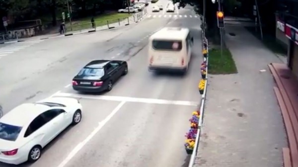 Водитель автобуса в Кисловодске промчался на красный свет