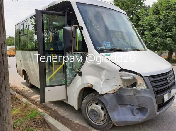 На Ставрополье в аварии пострадал пассажир маршрутки