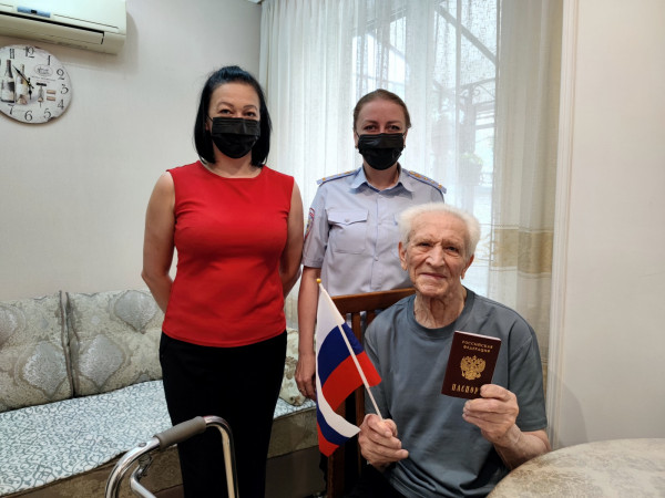 На Ставрополье 91-летний житель ДНР получил российское гражданство