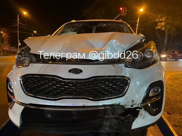 Неопытный водитель не вписался в поворот и спровоцировал серьёзную аварию в Георгиевске