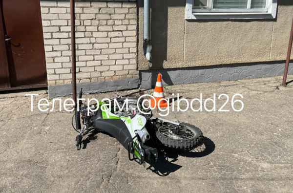 На Ставрополье 17-летний мотоциклист врезался в стену дома и попал в реанимацию