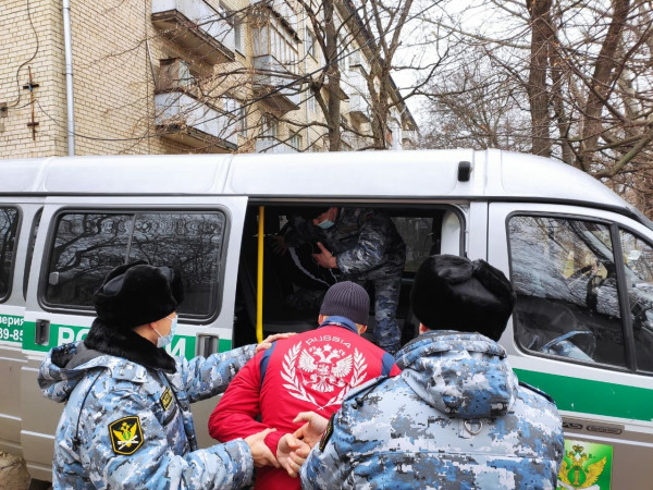 Ставропольские приставы принудительно отправили домой 79 нелегальных мигрантов