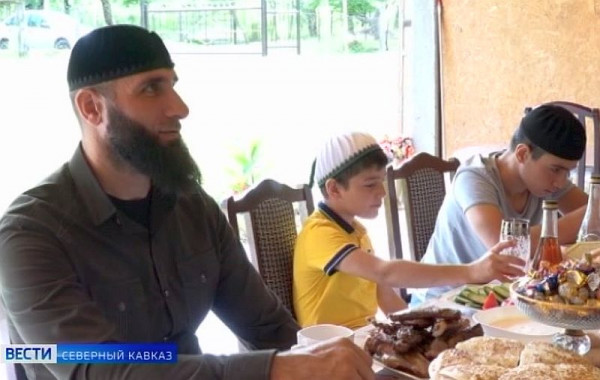 В Чечне встречают героев спецоперации на Украине