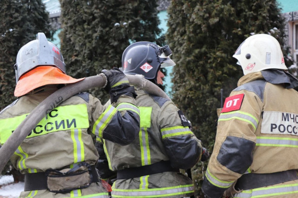 Из-за пожара в многоэтажке Невинномысска эвакуировали 20 жильцов
