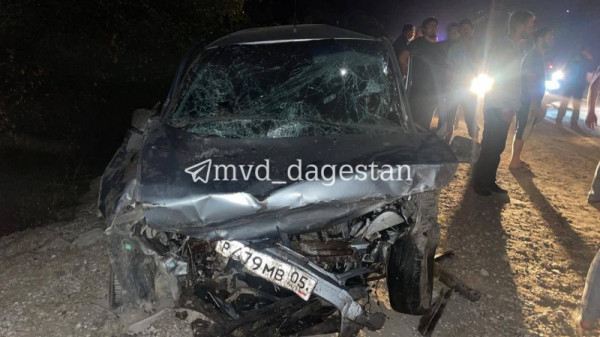 Три автомобиля столкнулись в Дагестане: погибло 5 человек