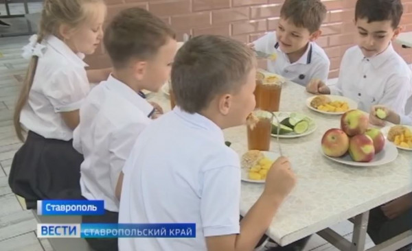 Проверено на себе: ставропольские журналисты поели горячие обеды в школьной столовой