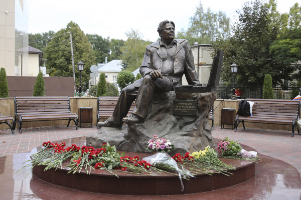 В Ставрополе торжественно открыли памятник Павлу Гречишкину