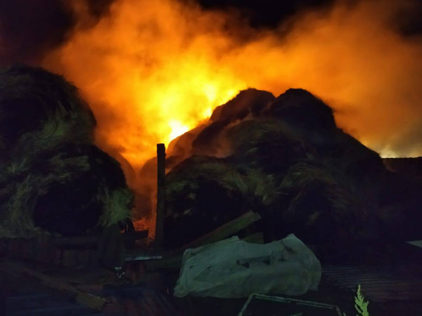 На Ставрополье ликвидировали пожар площадью 400 квадратных метров