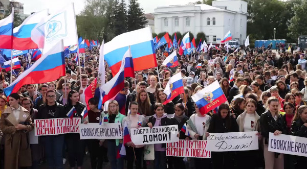 В Ставрополе состоялся митинг-концерт в поддержку референдума на Донбассе Своих не бросаем