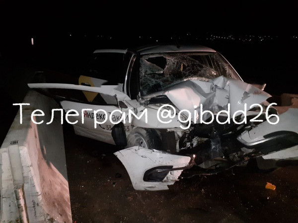 На Ставрополье из-за спешки таксиста в ДТП пострадали 4 человека