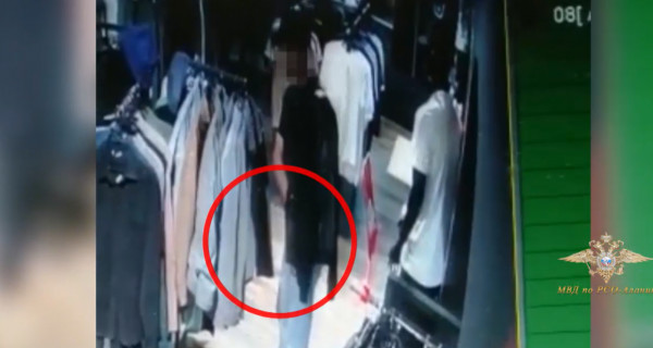 Во Владикавказе мужчина украл из магазина несколько футболок и кроссовки