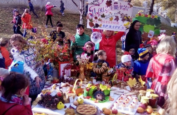 Школьники Кисловодска устроили благотворительную ярмарку в помощь бойцам