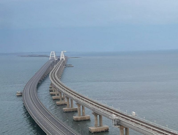 Крымский мост на полдня закроют на ремонт