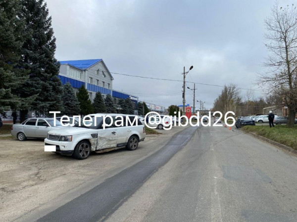 В Ставрополе 4 человека пострадали в ДТП, в том числе несовершеннолетние
