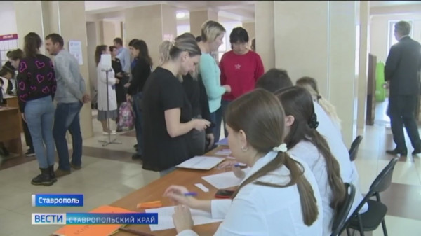 Сотни ставропольских школьников посетили День открытых дверей в медвузе