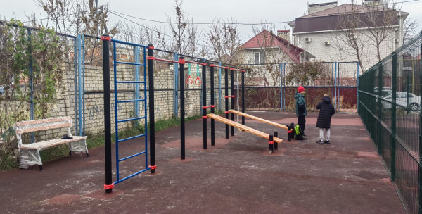 В Ставрополе по просьбам жителей отремонтировали спортплощадку на улице Пригородной