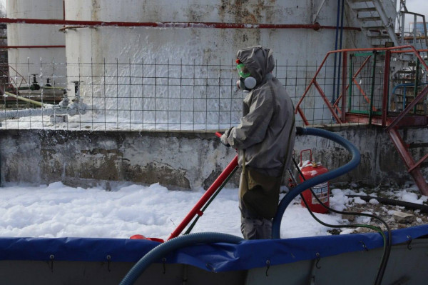 Ставропольские спасатели отработали учения на нефтебазе