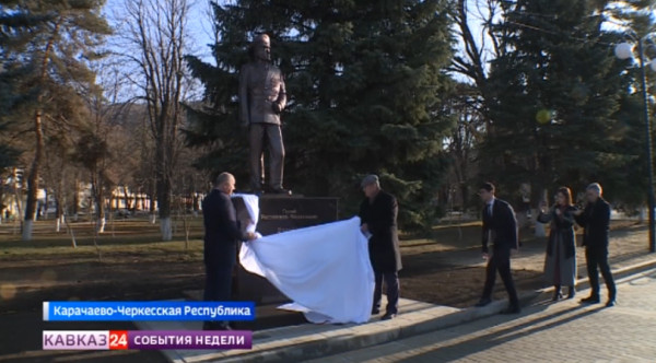В Карачаевске открыли памятник герою-летчику, погибшему в ходе СВО