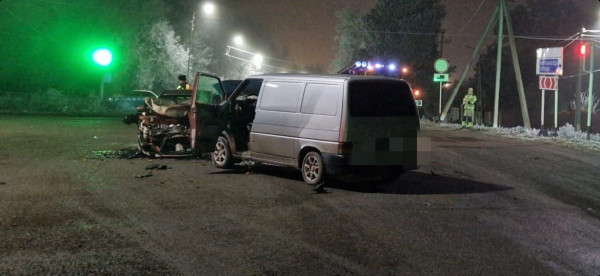 На Ставрополье в ДТП с микроавтобусом пострадали 4 человека, в том числе несовершеннолетняя