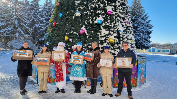 Школьники Ставрополья отправили письма и подарки бойцам в зону спецоперации
