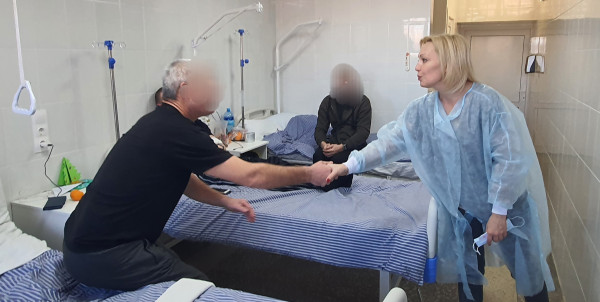 Ольга Тимофеева навестила раненых участников СВО в ставропольском госпитале