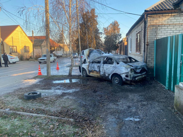 На Ставрополье водитель выпрыгнул на ходу из загоревшегося автомобиля