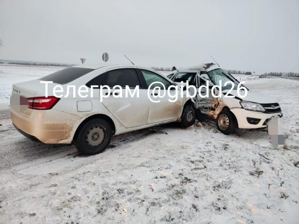 На Ставрополье в ДТП на зимней дороге пострадали 3 человека