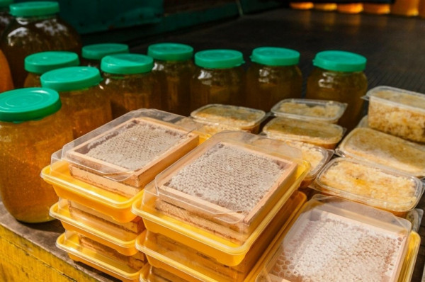 В Ставрополе на ярмарке выходного дня представят десятки сортов меда
