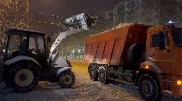 Из Ставрополя минувшей ночью вывезли 150 камазов снега