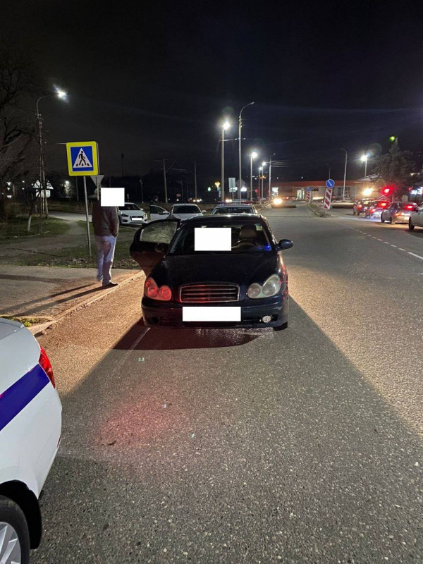 В Ессентуках водитель иномарки сбил 22-летнюю девушку на пешеходном переходе