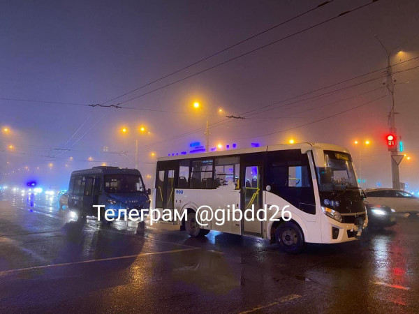 В Ставрополе столкнулись два микроавтобуса, есть пострадавшие