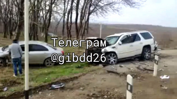 Рядом с Пятигорском произошла смертельная авария с участием четырех автомобилей