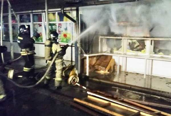 На Кавминводах тушат пожар на рынке Привокзальный