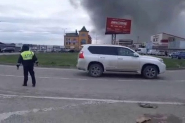 Движение на автодороге Пятигорск - Георгиевск ограничено из-за сильного пожара на рынке