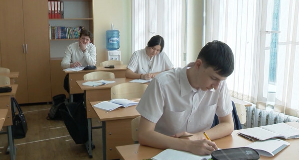 Ставропольские выпускники сдают ЕГЭ по русскому языку
