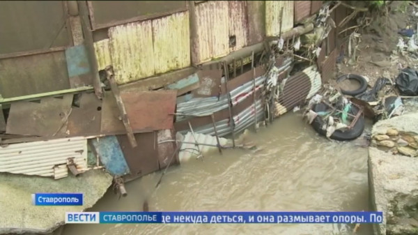 В Ставрополе устраняют последствия ливня