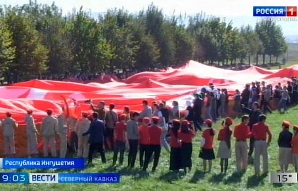 Самое большое в мире Знамя Победы разворачивают в городах СКФО