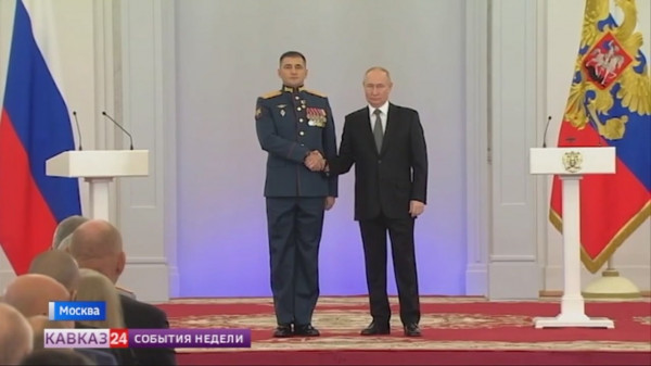 Владимир Путин вручил медаль «Золотая Звезда» Герою России из Ингушетии