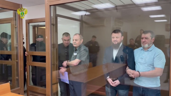 Двух братьев экс-сенатора Арашукова приговорили к 16 и 16, 5 года колонии