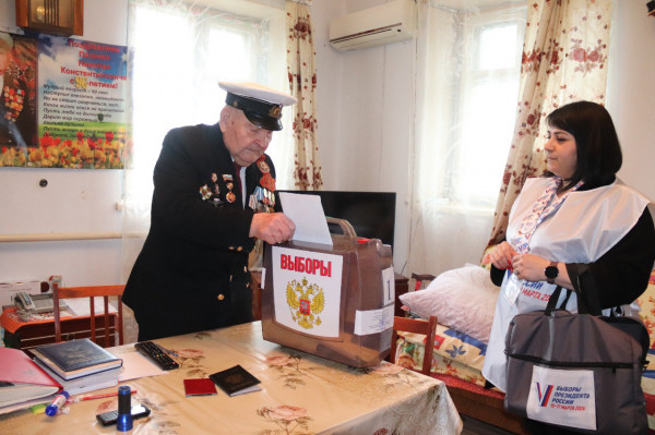 Ставропольские ветераны Великой Отечественной активно голосуют на выборах президента России