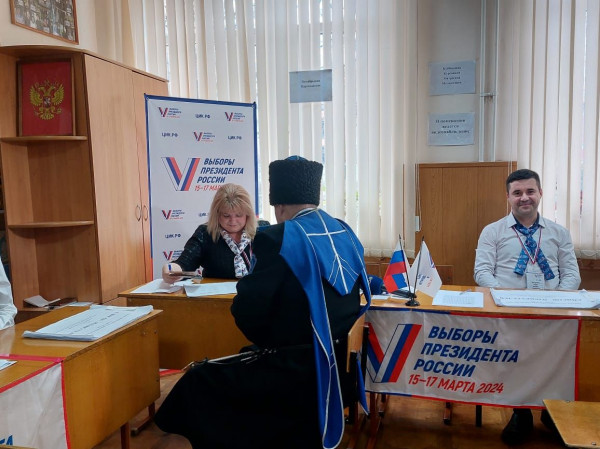 Казаки на Ставрополье за президента голосуют семьями