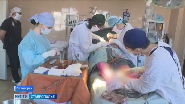Пятигорские хирурги проводят операции на работающем сердце