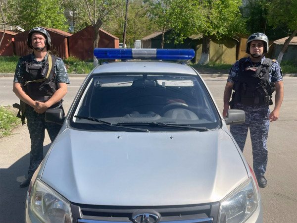В Будённовске росгвардейцы задержали хулигана, угрожавшего ножом посетителям кафе