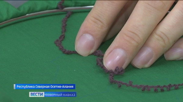 Рукодельницы вышивают карту Северной Осетии